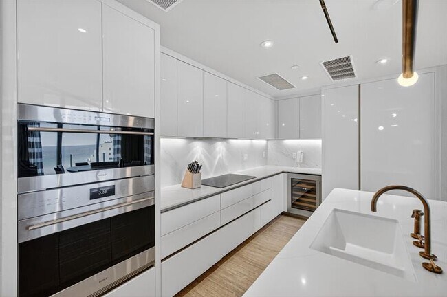 Building Photo - 525 N Fort Lauderdale Beach Blvd