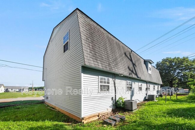 Building Photo - 1375 Thompsonville Ln