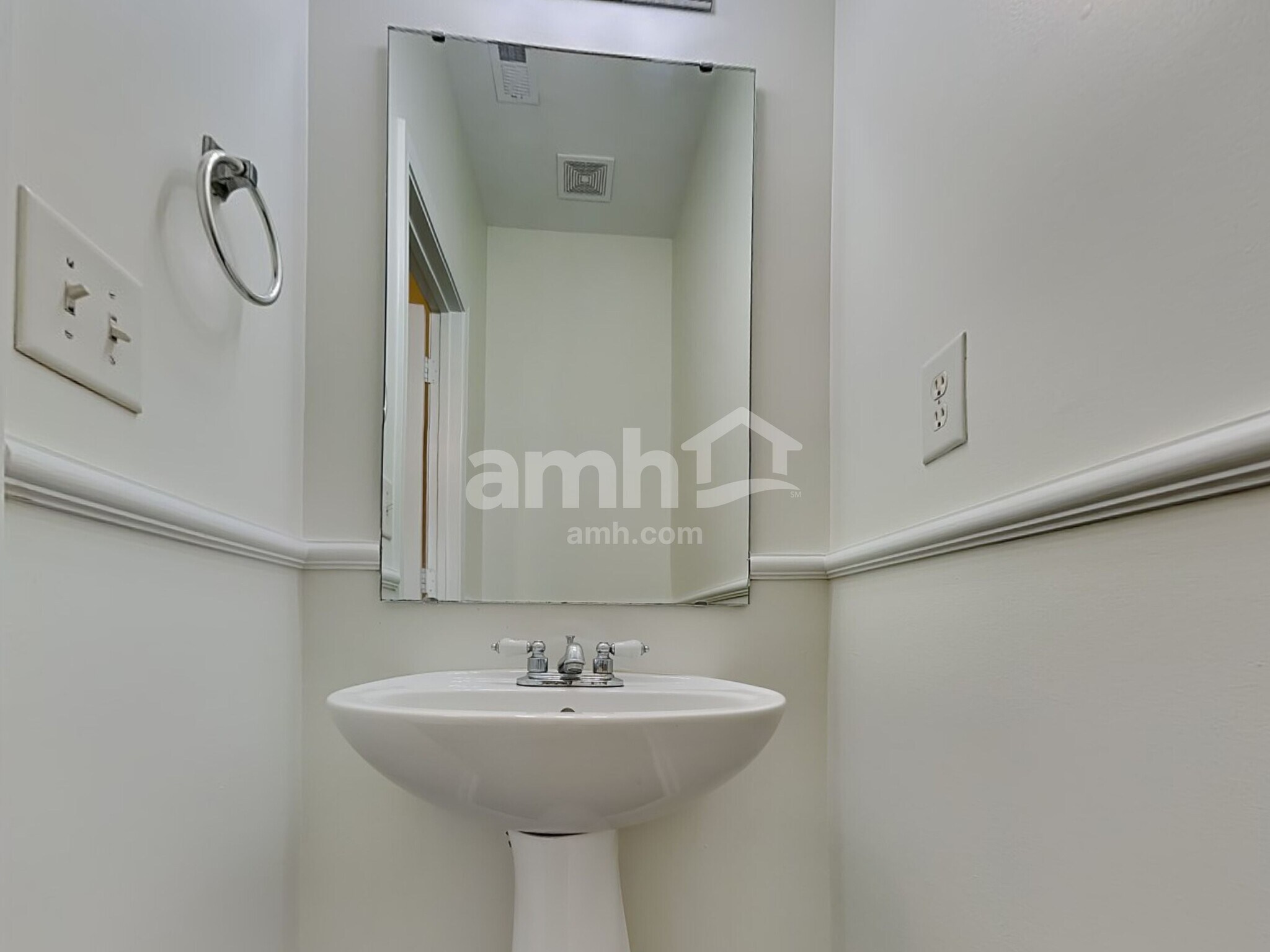 Building Photo - 104 Thorsen Dr