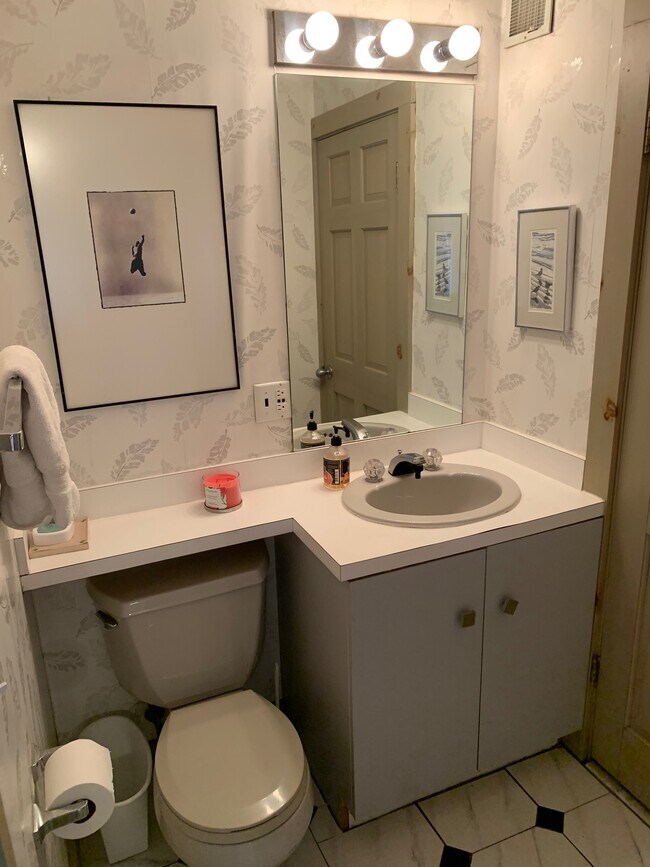 Building Photo - 45 Ayrault St