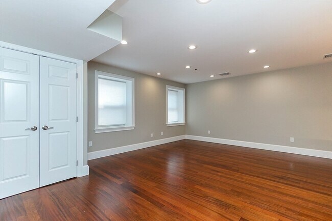 Building Photo - 120 W Seventh St