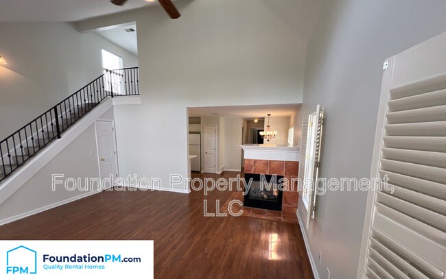 Building Photo - 1066 W Montebello Cir