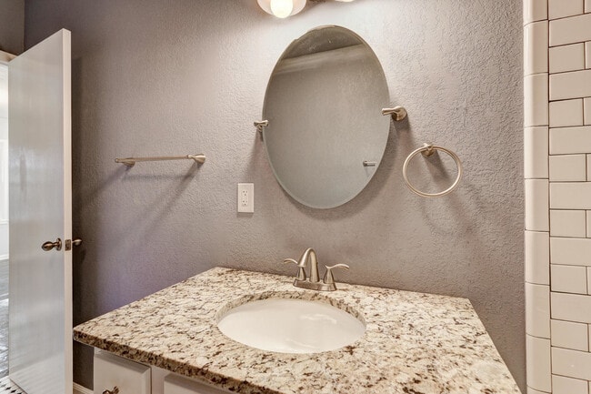 Building Photo - Remodeled Retreat w/ Covered Patio, Front ...