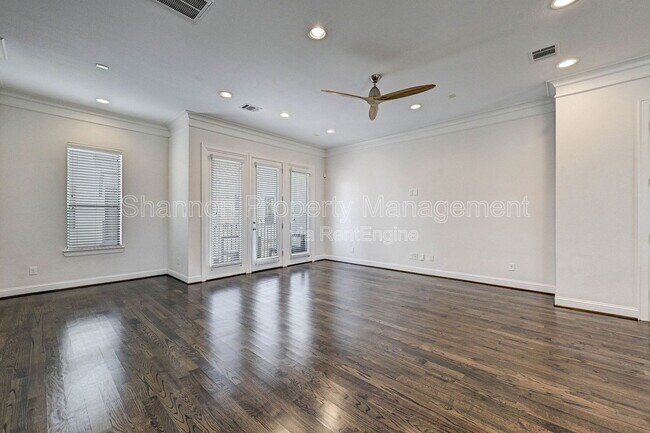 Building Photo - 744 W 24th St