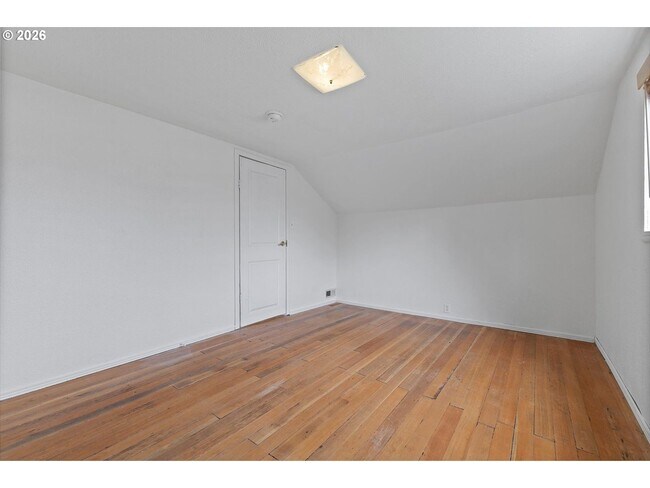 Building Photo - 4805 NE 110th Ave