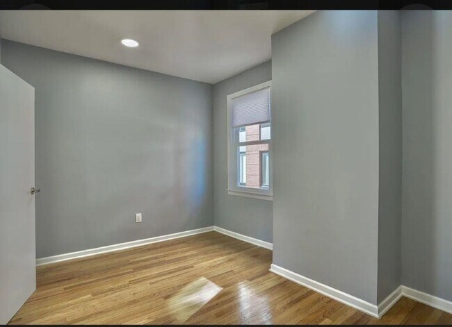 Building Photo - 146 Clarke Ave