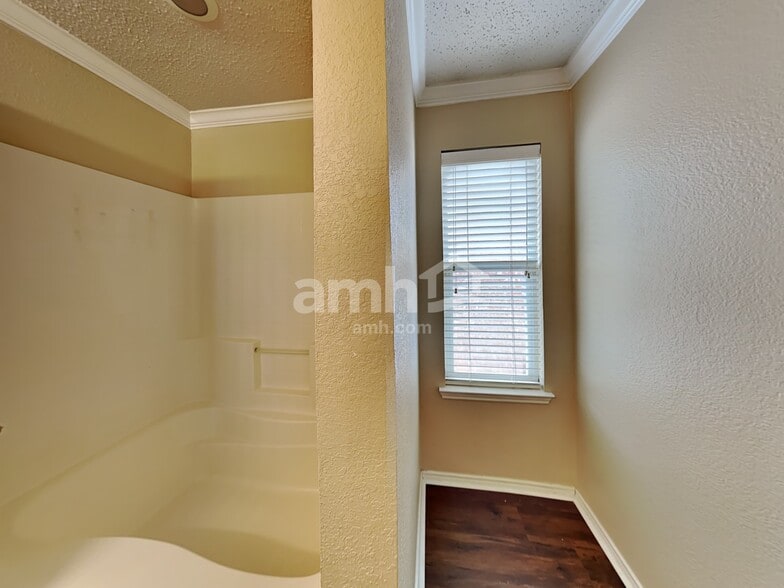 Building Photo - 8605 Arcadia Park Dr