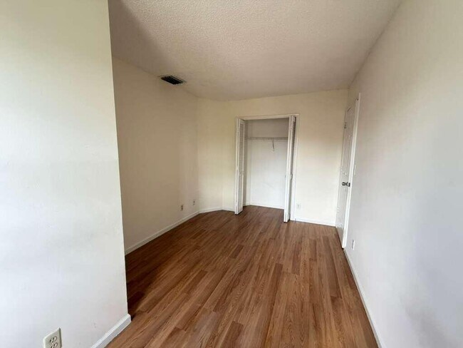 Building Photo - 13986 Morning Glory Dr