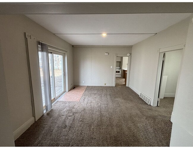 Building Photo - 1313-1315 Green Bay St