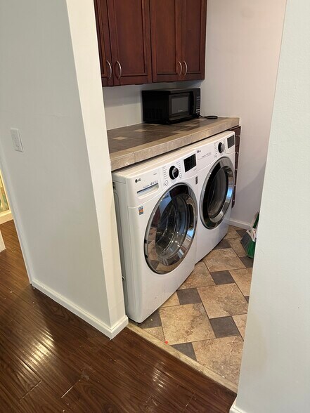 Washer & dryer - 19921 Forest Park Dr NE