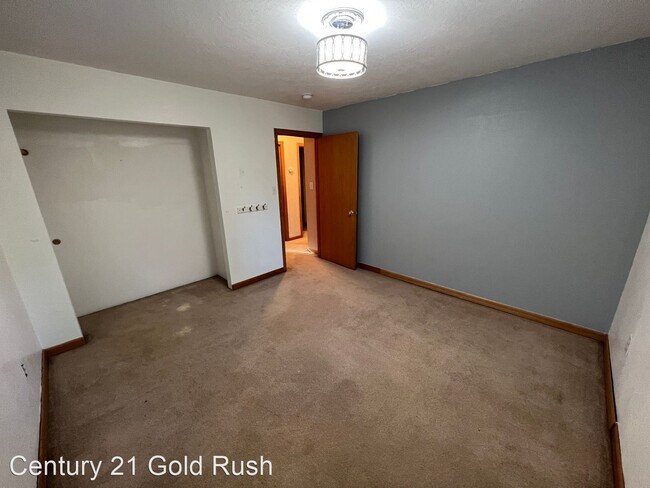 Building Photo - 4 br, 2 bath House - 2500 Mission Road