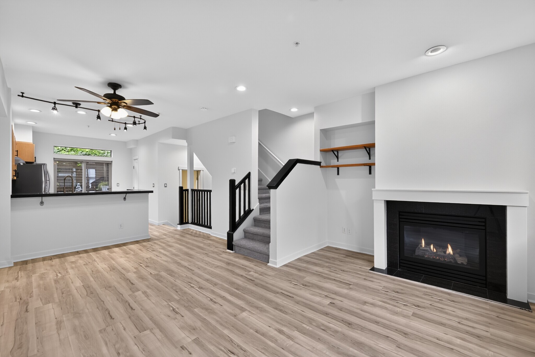 Building Photo - 2172 Yakima Ct