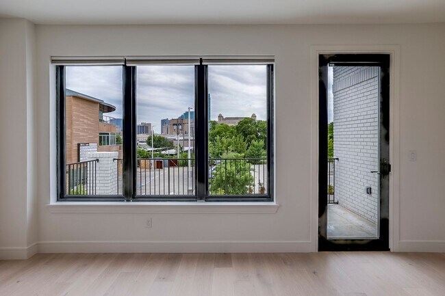 Building Photo - 309 W Daggett Ave