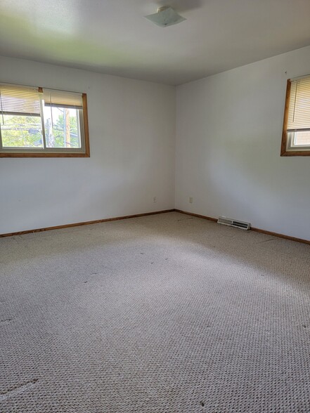 Building Photo - 9626 W Silver Spring Dr