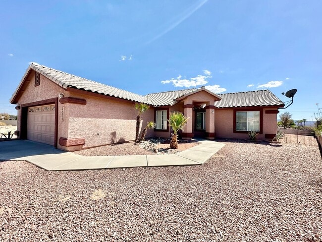 Building Photo - Cute 3 Bedroom Desert Lakes Golf Course Co...