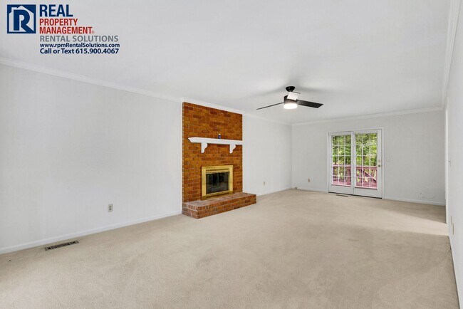 Building Photo - Beautiful Brentwood 3 BD home with attache...
