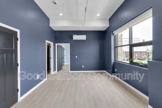 Building Photo - 401 Central Ave