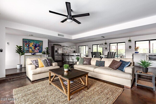 Building Photo - 5002 N 38th Pl