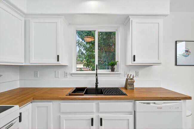 Building Photo - 2529-2529 SE 136th Ave