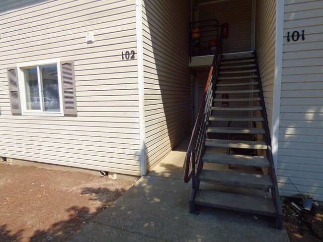 Building Photo - 124 Stafford Ln NE
