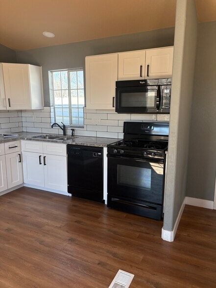 Building Photo - 4321 N Mobile Cir E