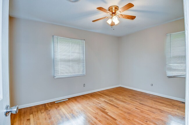 Building Photo - FOR RENT -  BRICK RANCH