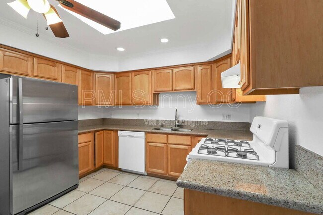 Building Photo - 5768 Campo Walk