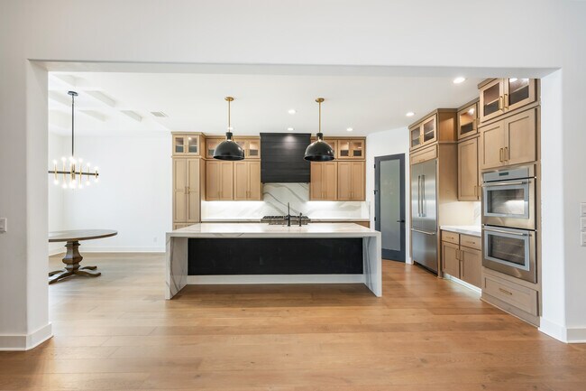 Building Photo - 111 Wellesley Landing