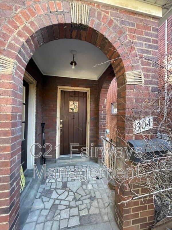 Primary Photo - 304 Lenox Ave