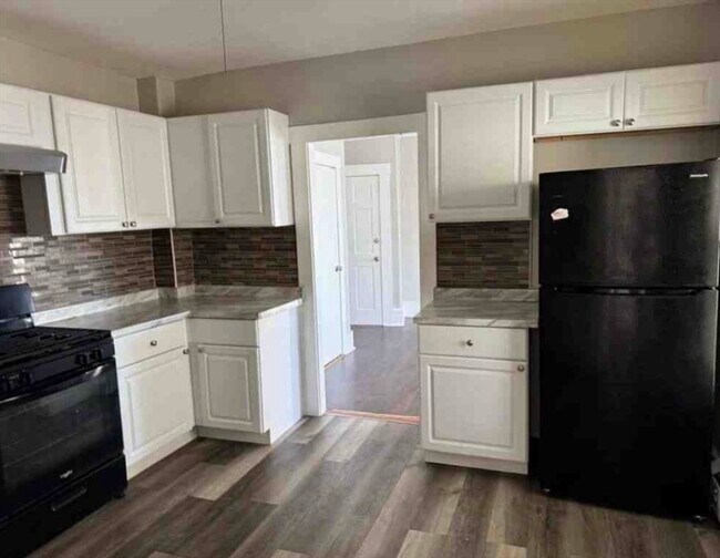 Building Photo - 131 5th St