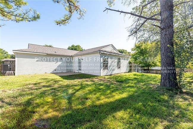 Building Photo - 3031 W Essex Dr