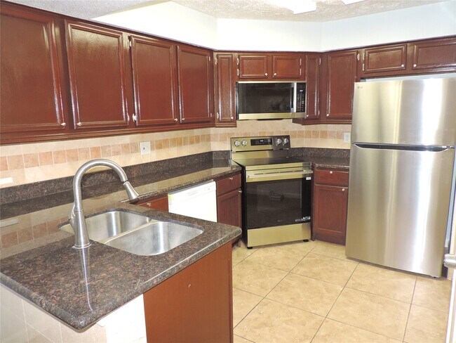 Building Photo - 10555 Turtlewood Ct