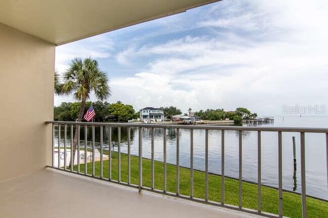 Building Photo - 1361 Snell Isle Blvd NE