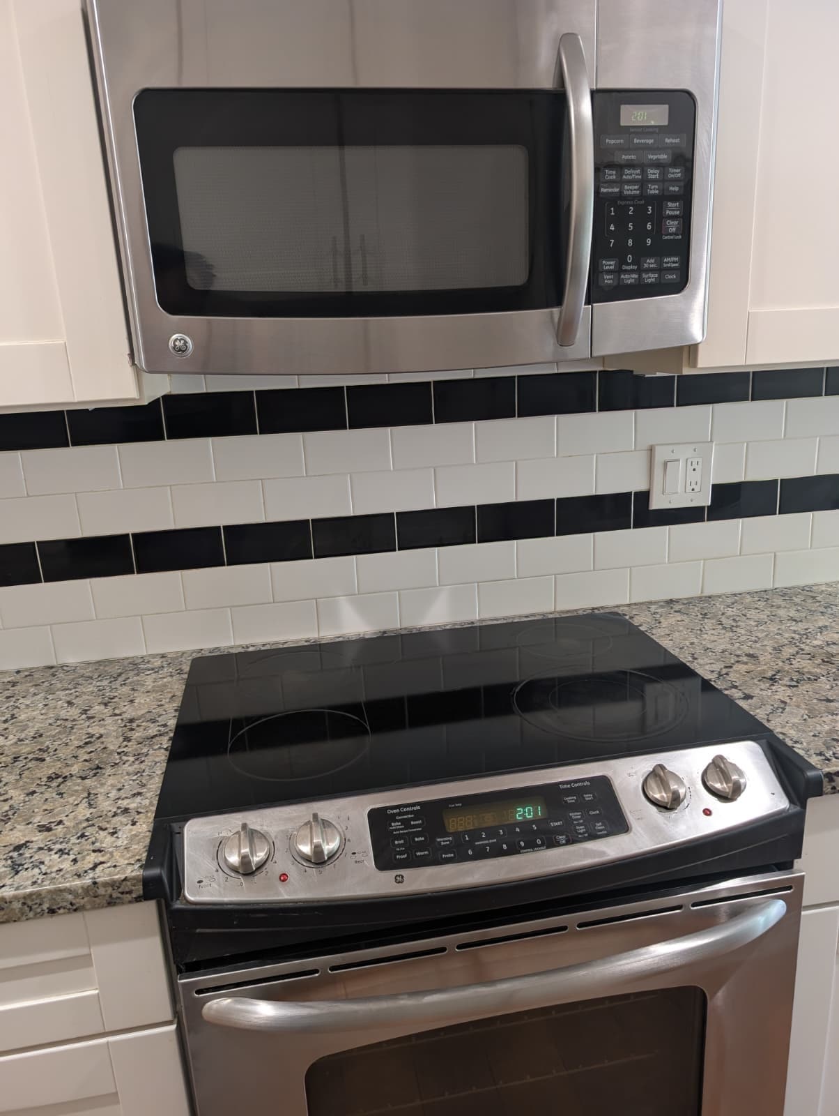 Building Photo - 280 Easy St