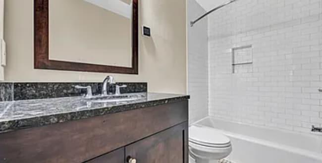 Building Photo - 4855 Golfview Dr NE