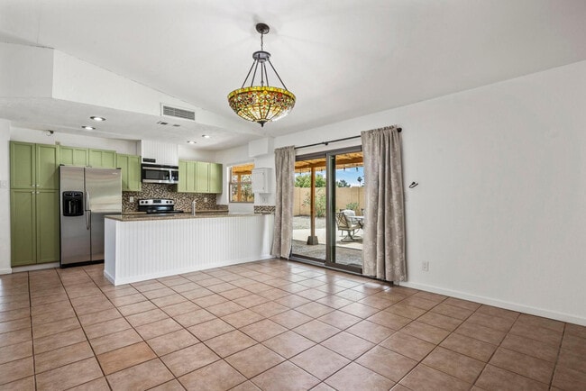 Building Photo - 10625 E Becker Ln