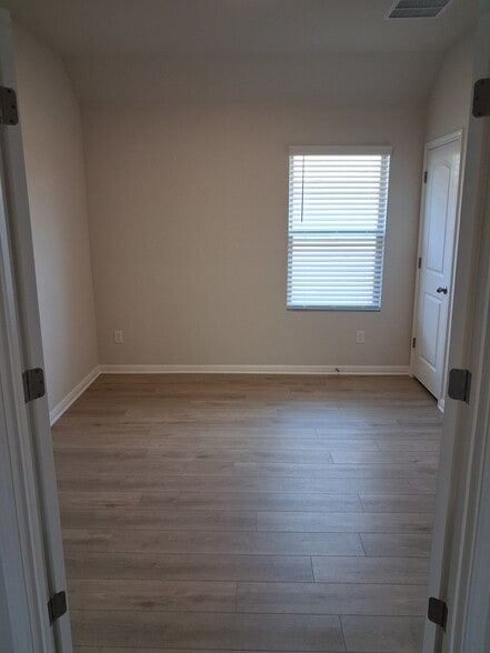 Building Photo - 141 Knockout Rose Dr