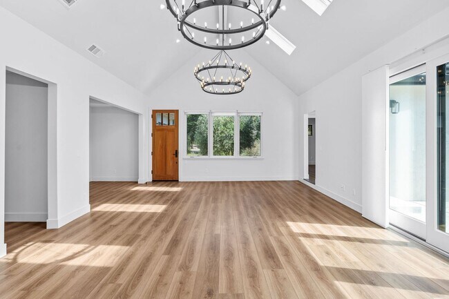 Building Photo - Modern Farmhouse w/ Pool and Paid Utilities