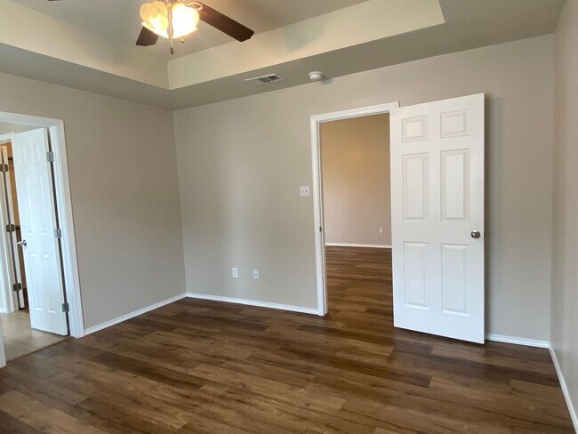 Building Photo - 3 BEDROOM, BELTON ISD