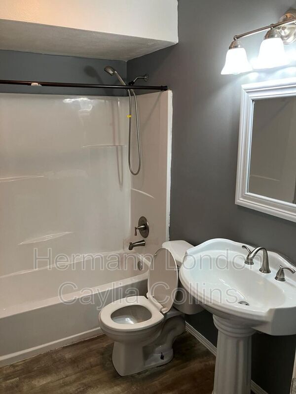 Building Photo - 8708 Granada Pl