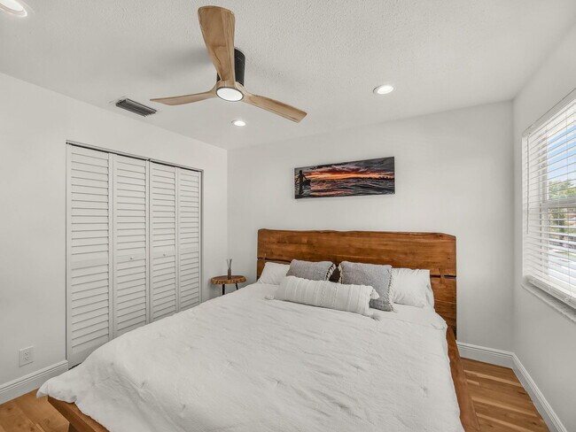 Building Photo - 6017 Newport Village Way