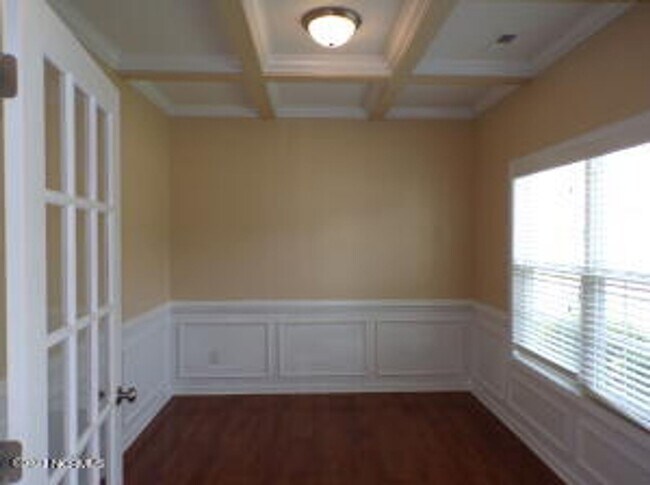 Building Photo - 4 Bedroom 2.5 Bathroom home located in Carolina Subdivision