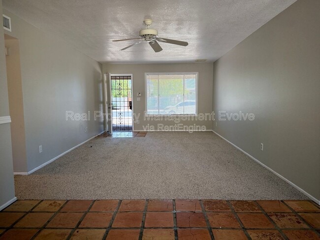 Building Photo - 2401 W Fremont Dr