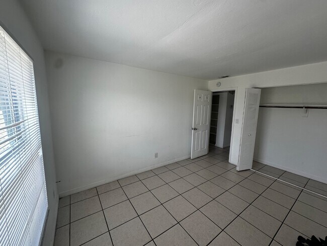 Building Photo - 1151 S Loop Blvd