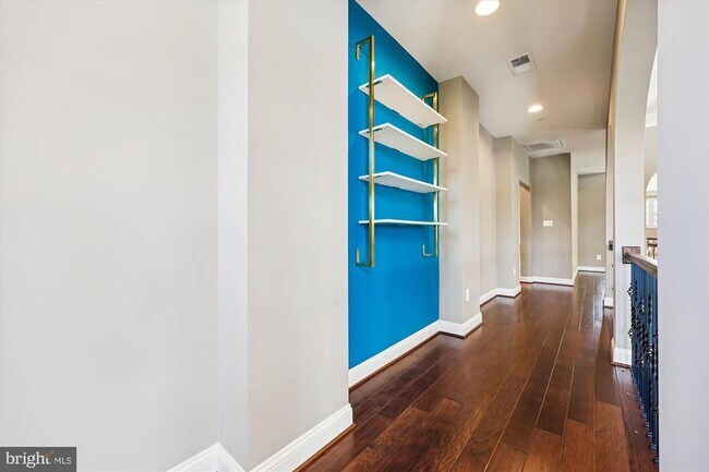 Building Photo - 448 Salk Cir