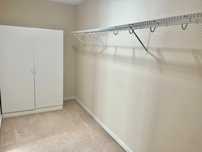 Building Photo - 1109 Somers Dr