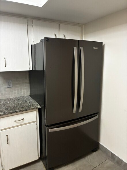 Building Photo - 5428 Larchmont Ct