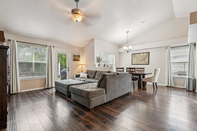 Building Photo - 3308 Ross Cove