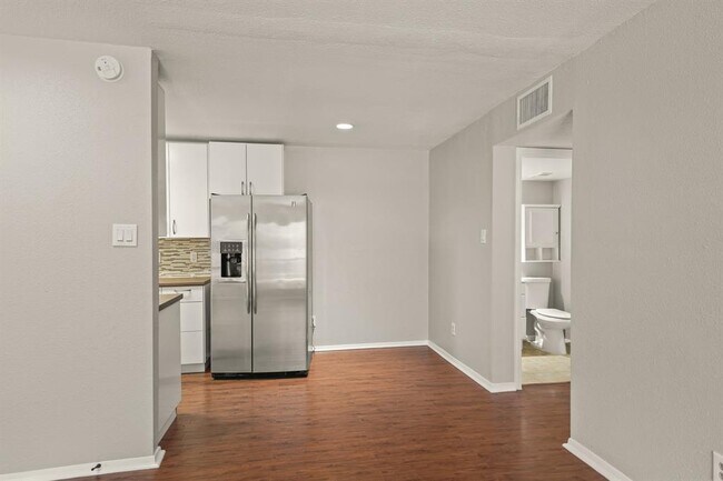 Building Photo - 2110 Wilcrest Dr