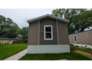 Building Photo - 156 Lynn Ln